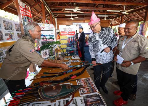 DATUK SERI DR SHAMSUL ANUAR NASARAH