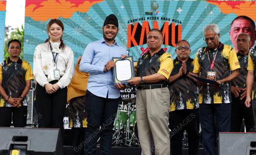 DATUK SERI SAARANI MOHAMAD