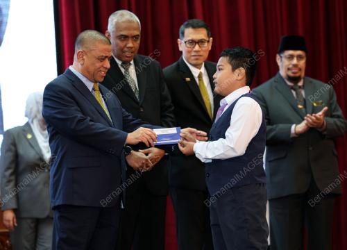 DATUK SERI SAARANI MOHAMAD
