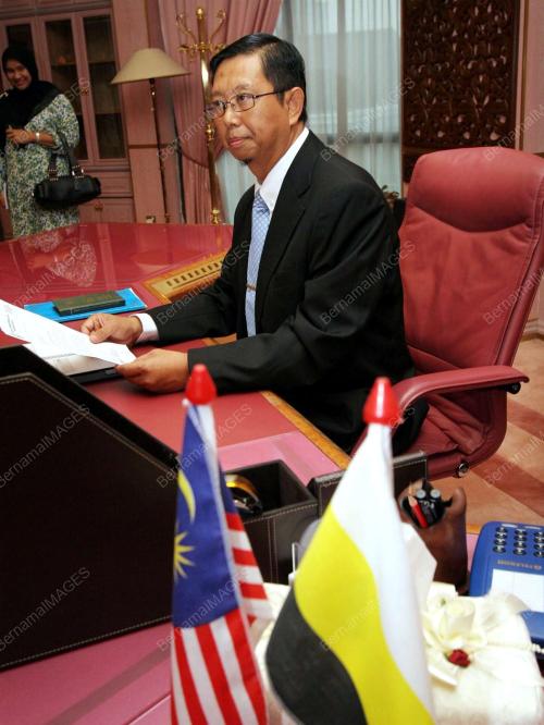 MOHD NIZAR JAMALUDDIN