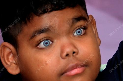 PESONA MATA BIRU
