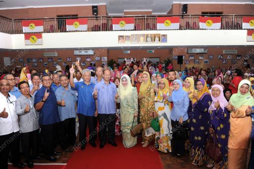 PK03_18122015_WANITA
