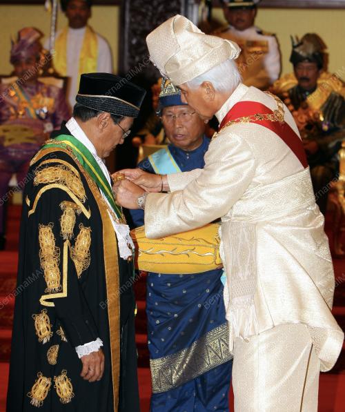 SULTAN AZLAN SHAH
