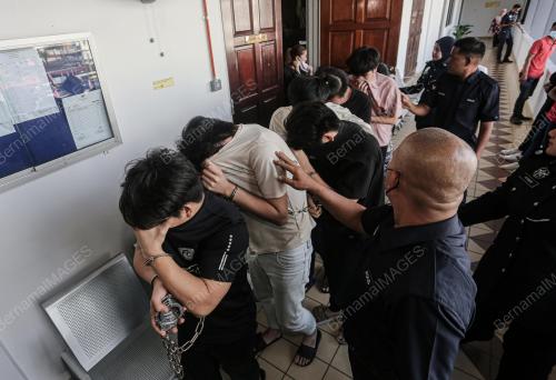 AKTIVITI MENAWARKAN PEKERJAAN TIDAK WUJUD