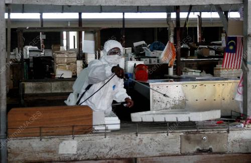 MBI MENJALANKAN PROSES DISINFEKSI DI PASAR