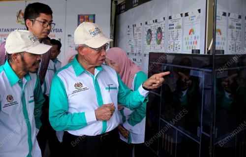 DATUK SERI MUSTAPA MOHAMED