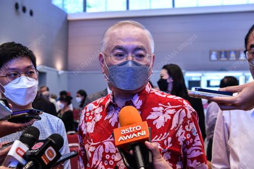 DATUK SERI DR WEE KA SIONG