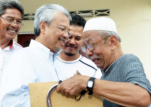 HUSNI HANADZLAH