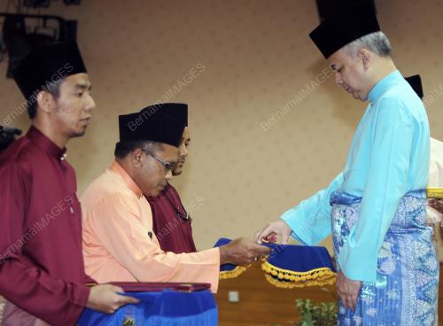 RAJA DR. NAZRIN SHAH