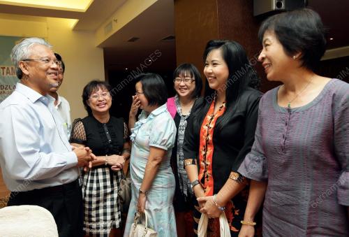 DATUK SERI AHMAD HUSNI HANADZLAH