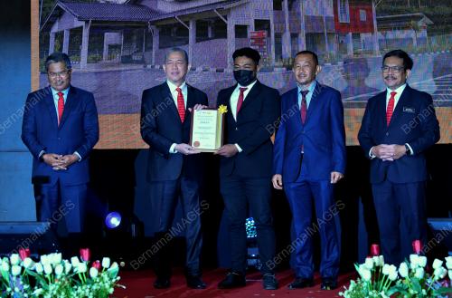 DATUK SERI FADILLAH YUSOF