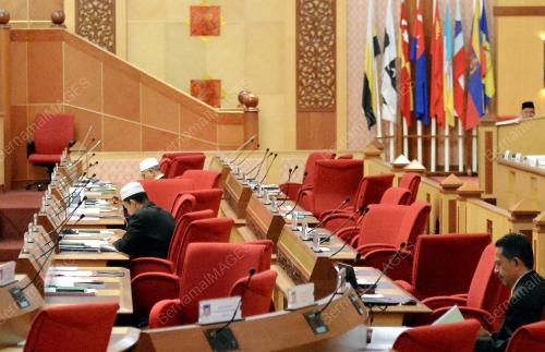 PK03_21112016_DEWAN_PERAK