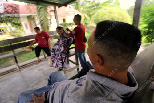 ZAMRI SAIDON TUKANG GUNTING RAMBUT