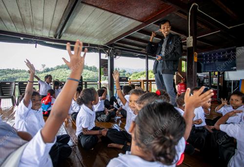 PROKHAS: PROGRAM SEKOLAH TERAPUNG