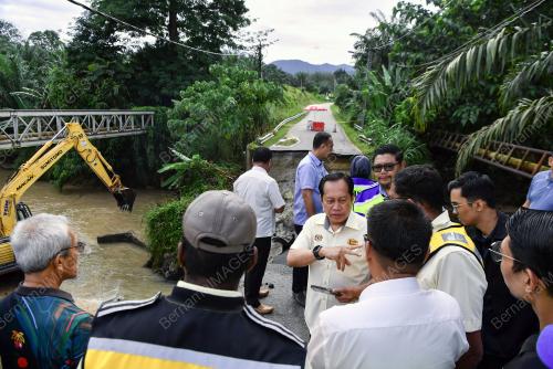 DATUK SERI AHMAD MASLAN
