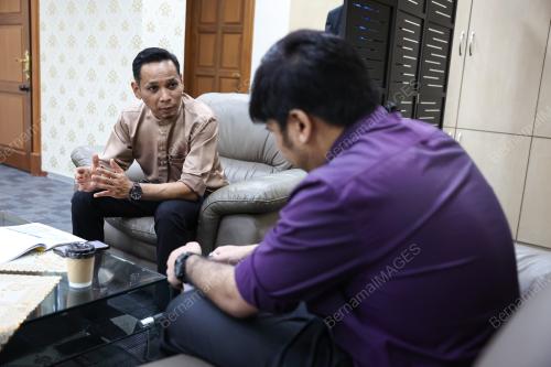 MOHD AZLAN HELMI