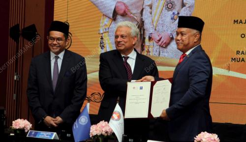 MAJLIS MENANDATANGANI MEMORANDUM