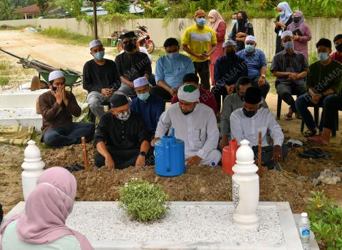 ALLAHYARHAMAH PUAN SRI AINON ABDUL GHANI