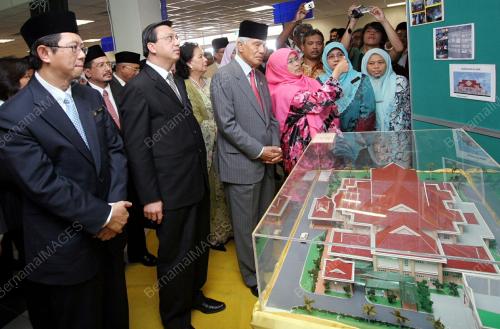 SULTAN AZLAN SHAH