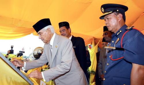 SULTAN AZLAN SHAH