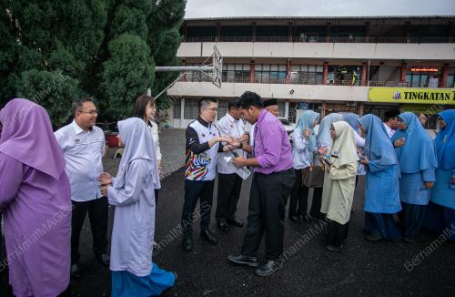 WONG KAH WOH