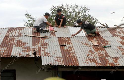 RUMAH ROSAK DILANDA RIBUT