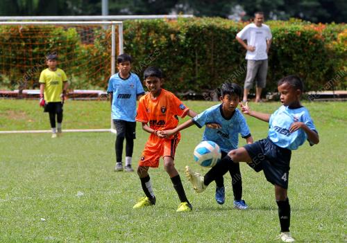PENYATUAN PELBAGAI BANGSA MELALUI SUKAN BOLA SEPAK