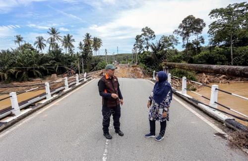 JAMBATAN LAMA SUNGAI SLIM