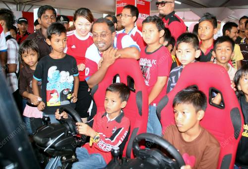 PK03_29042012_MB_JOM_HEBOH