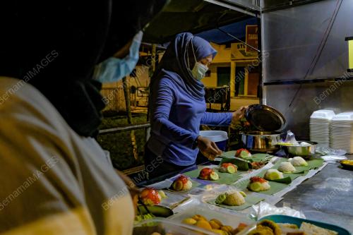 TINJAUAN PENIAGA MAKANAN BEROPERASI SEAWAL JAM 6 PAGI