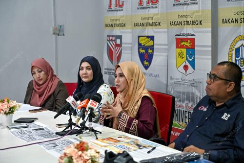 KOLEJ TAJ ANJUR PROGRAM COMMUNITY