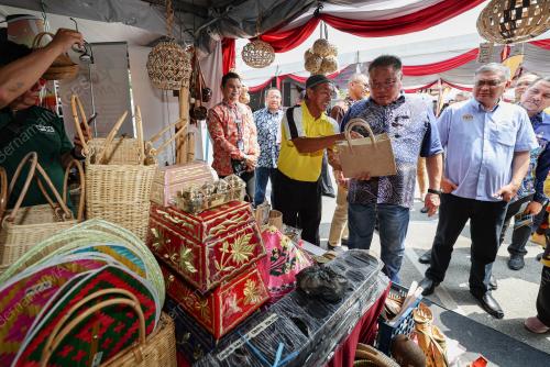 DATUK SERI TIONG KING SING