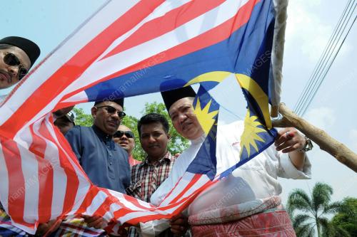PK03_30082013_BENDERA