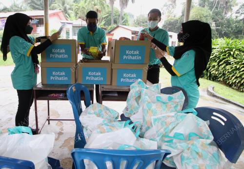 BANTUAN KOTAK PRIHATIN LOTUS'S
