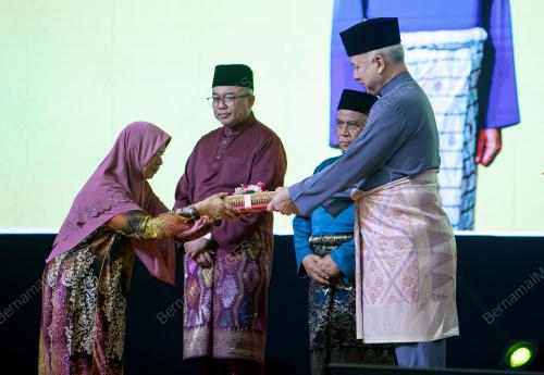 SULTAN PERAK SULTAN NAZRIN SHAH