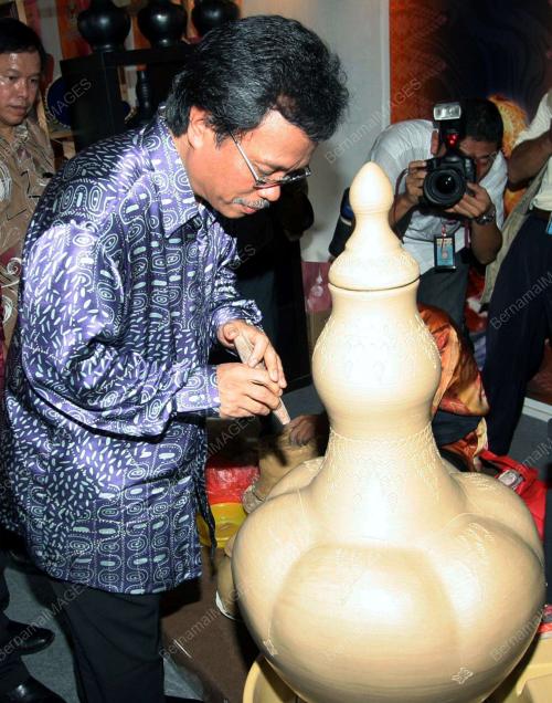 MOHD SHAFIE APDAL