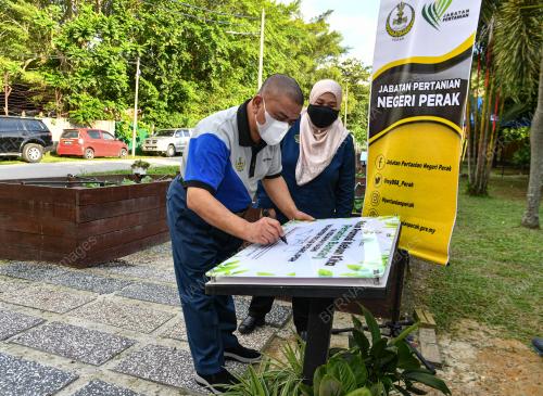DATUK SAARANI MOHAMAD