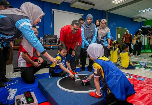 DATUK MOHD HANAFIAH MAN