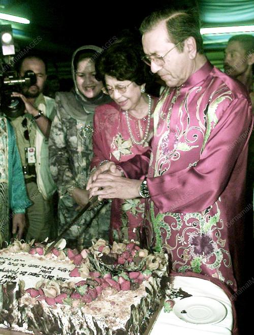 PK04-03_07_2000_MAHATHIR-KEK_11012016