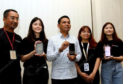 MOHD AZLAN HELMI