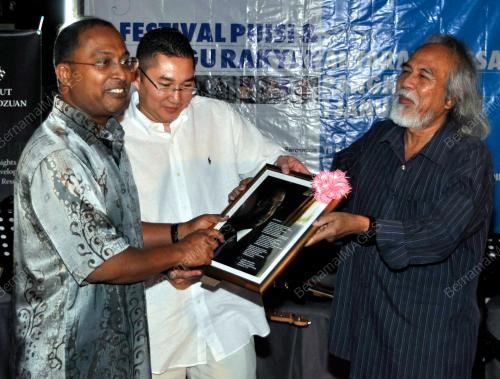 PK04_02012011_PUISI