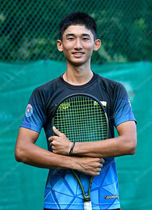 ATLET TENIS NEGARA CEKAL BERLATIH