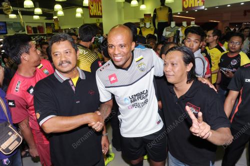 PK04_02022016_BOS_GAURUS