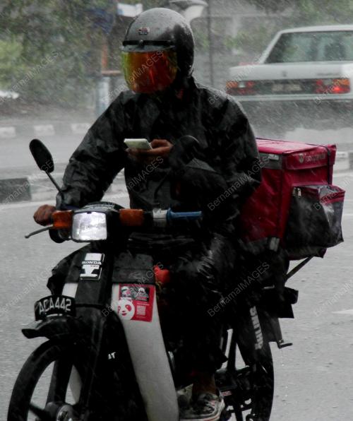 PENGHANTARAN MAKANAN