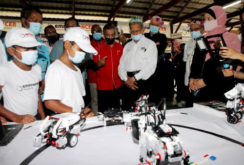 DATUK SERI MUSTAPA MOHAMED