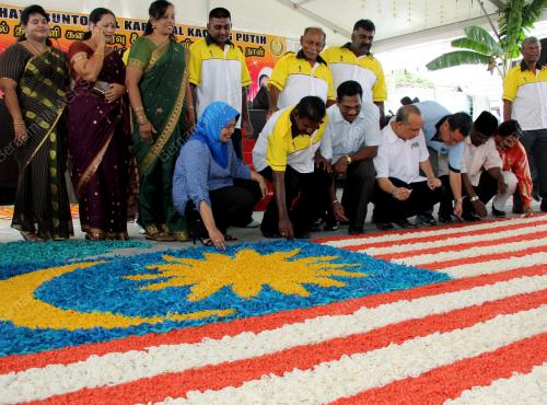 PK04_02122012_BENDERA