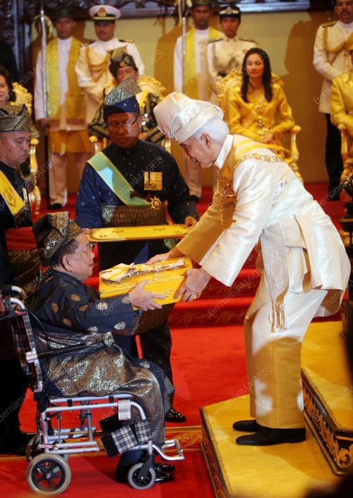 SULTAN AZLAN SHAH