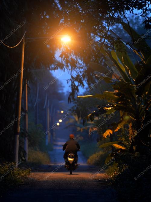 PK04_03082017_LAMPU_JALAN