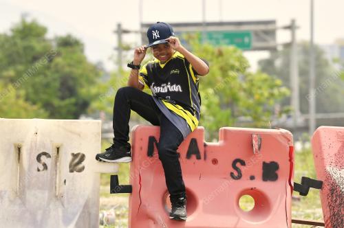 PENYANYI AMIR SISI