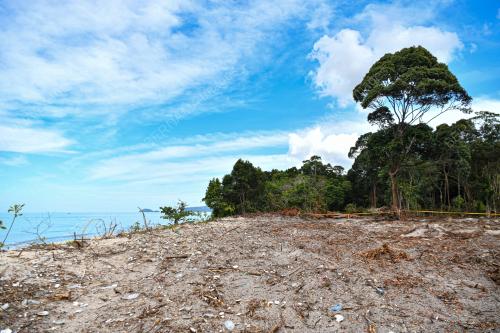 BANTAHAN AKTIVITI PENGOREKAN PASIR DI PANTAI PASIR PANJANG